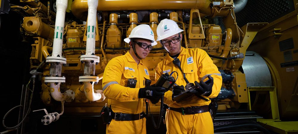 PETRONAS avoids equipment failure with AI-infused AVEVA Predictive Analytics in the cloud