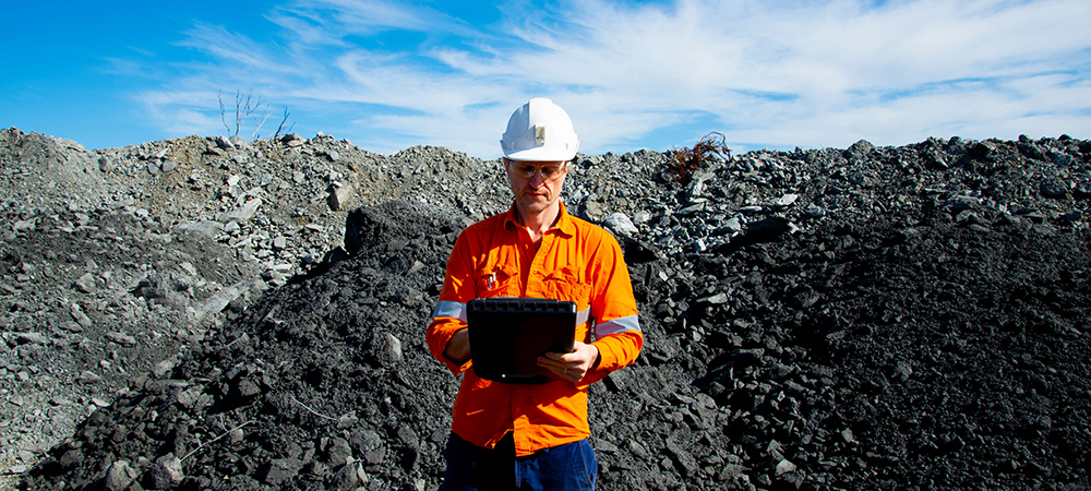 Komatsu Australia signs multi-year, multimillion-dollar partnership with Macquarie Cloud Services