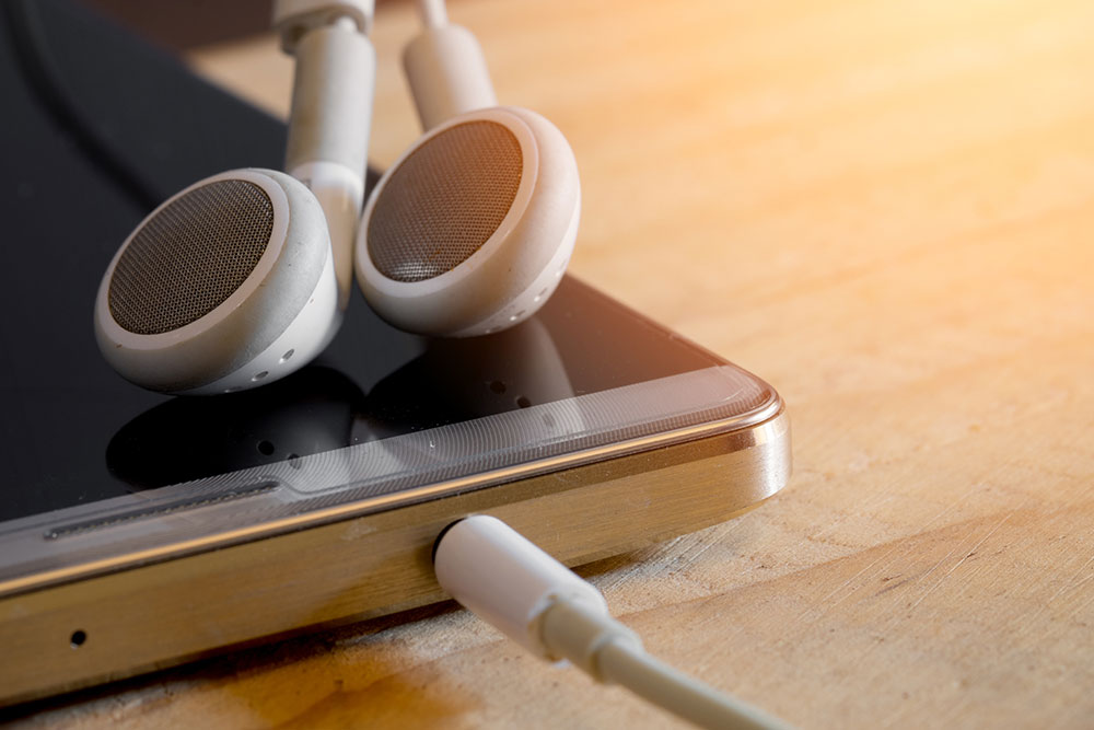 STRAX awarded mobile accessory contract with Vodafone UK