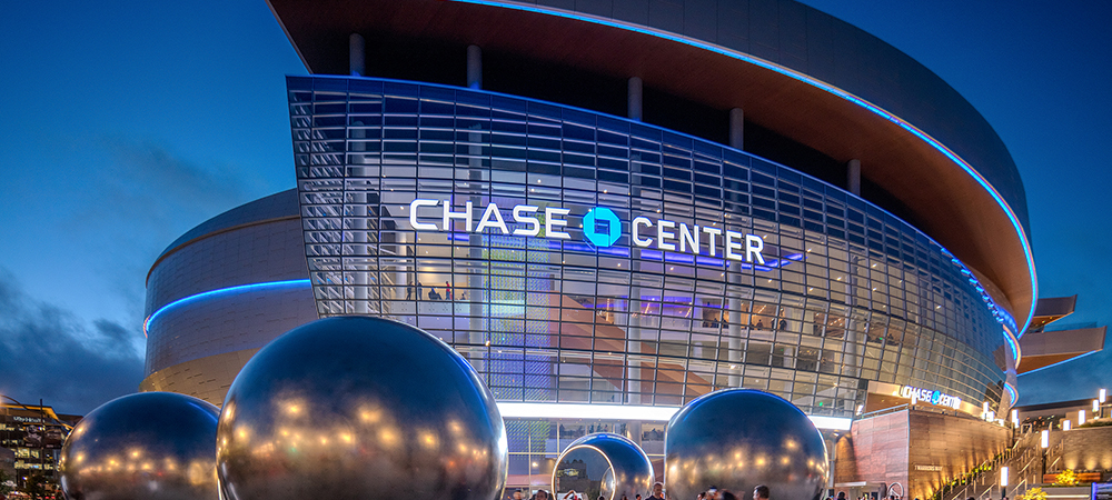Golden State Warriors and Chase Center elevate immersive fan experiences with Aruba Wi-Fi 6E