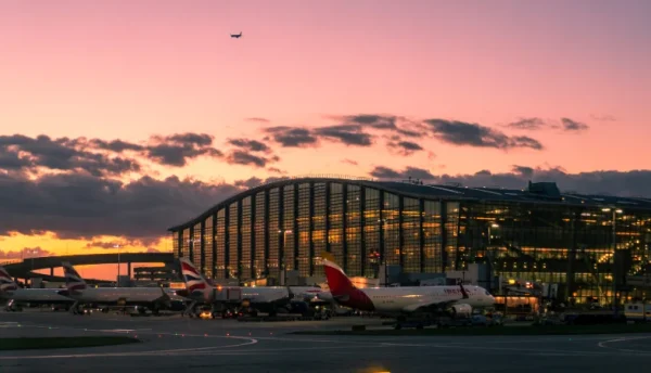 Committee says government cannot expand Heathrow without requiring aviation industry to clean up its emissions 